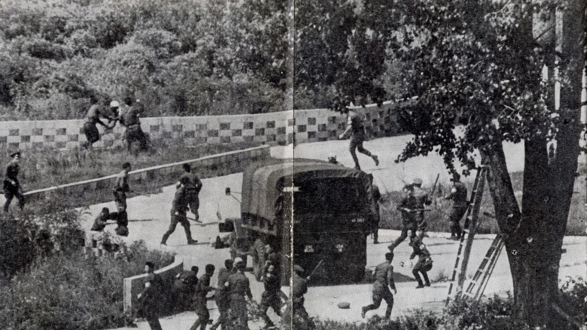 File:North Korean Axe Murderers at DMZ - 1976.jpg