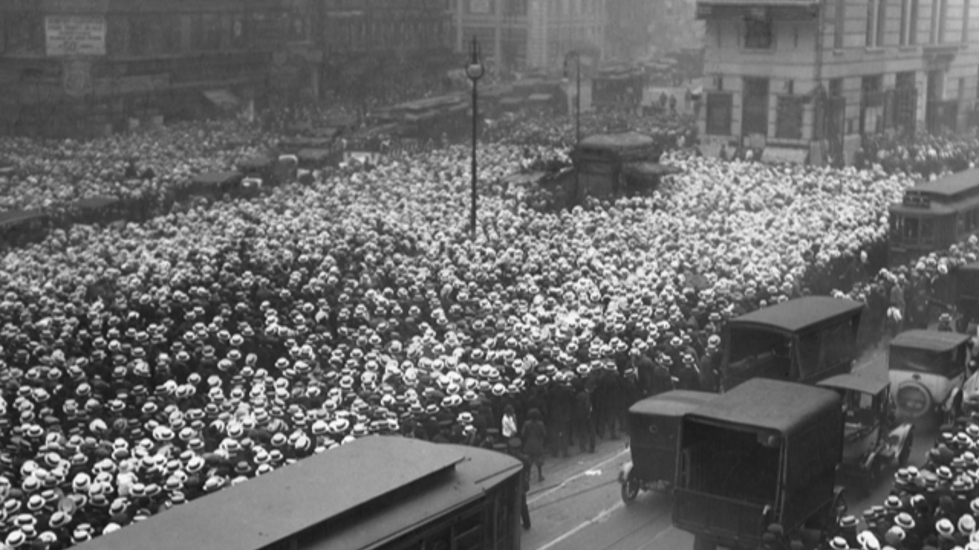 File:Crowd awaits news of Dempsey - Carpentier.JPG