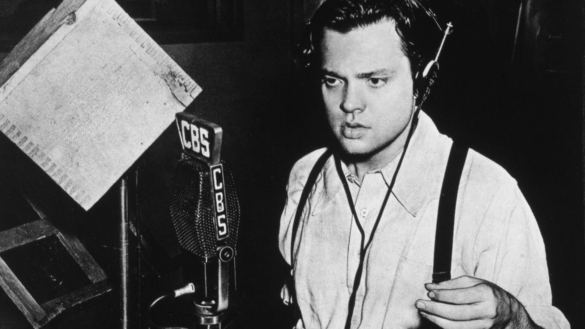 File:Welles-Radio-Studio-1938.jpg