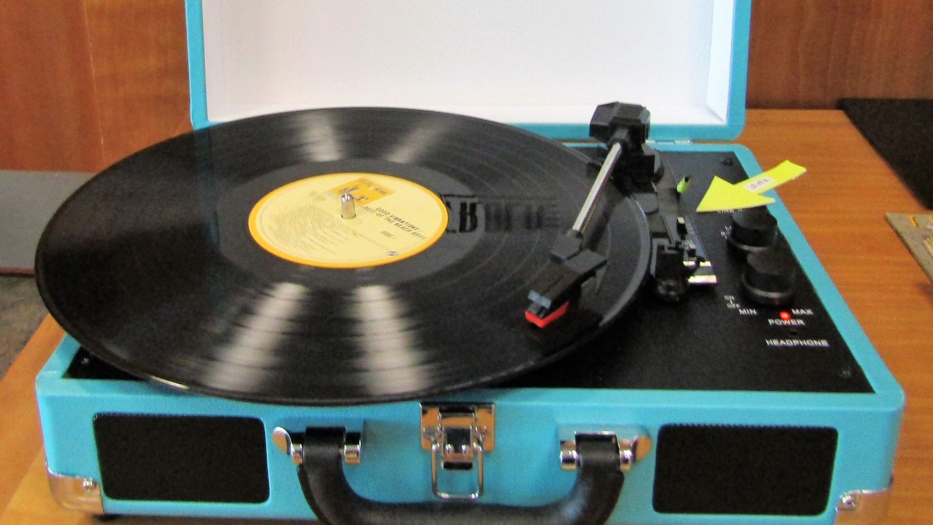 File:Victrola record player (41039492255).jpg