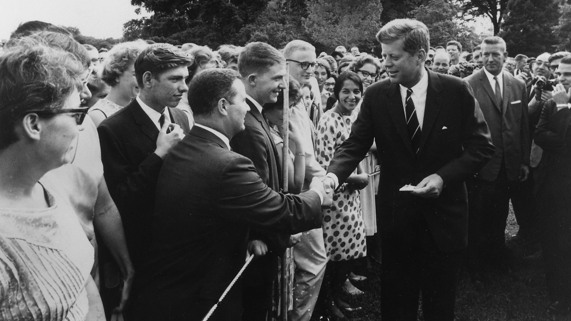 File:President Kennedy Greets Peace Corps Volunteers on the White House South Lawn (3678415077).jpg