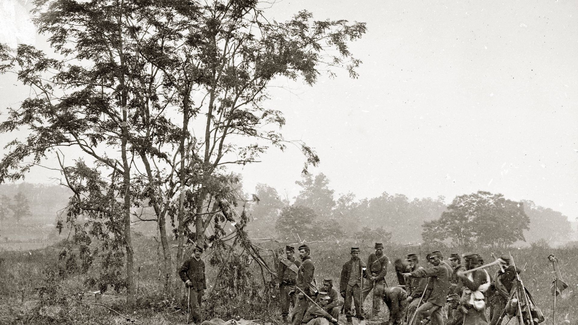 File:Battle of Antietam, 1862, burial crew of Union soldiers.jpg