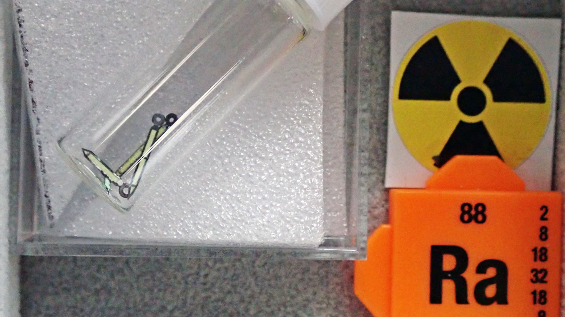 File:Radium (Element - 88) 1.jpg