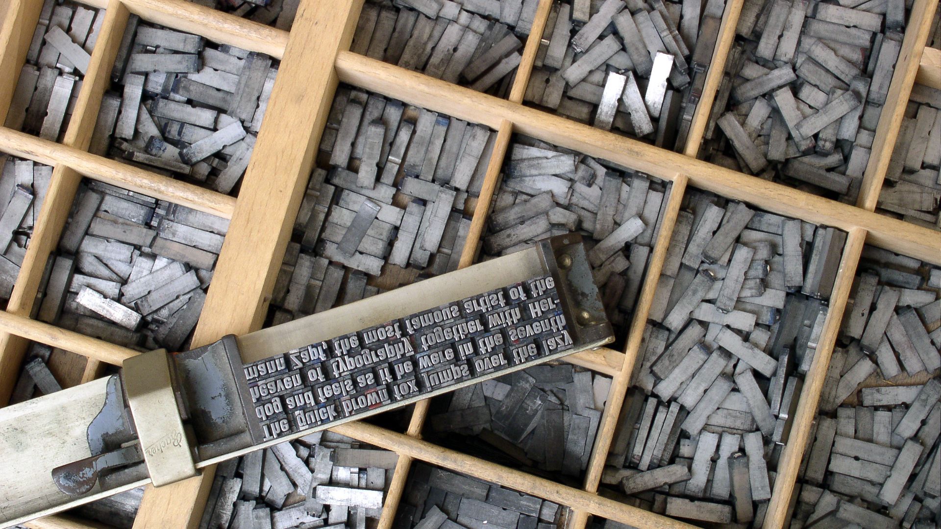 File:Metal movable type.jpg