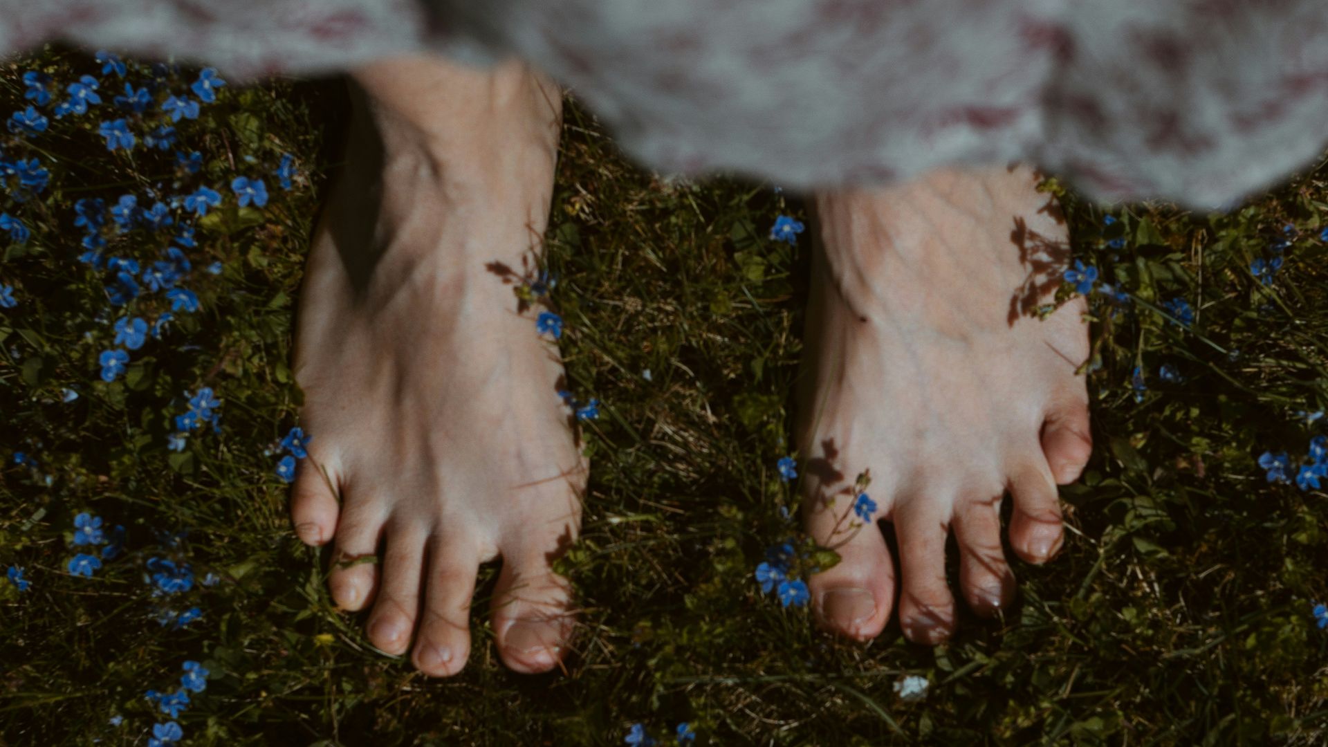persons feet on green grass