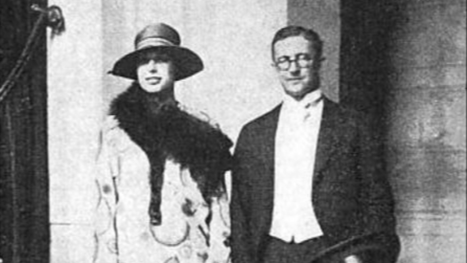 File:Yvonne Lydia Louise Cahen d'Anvers Rothschild (1899–1977) and Anthony Gustav de Rothschild (1887–1961) in 1926.png