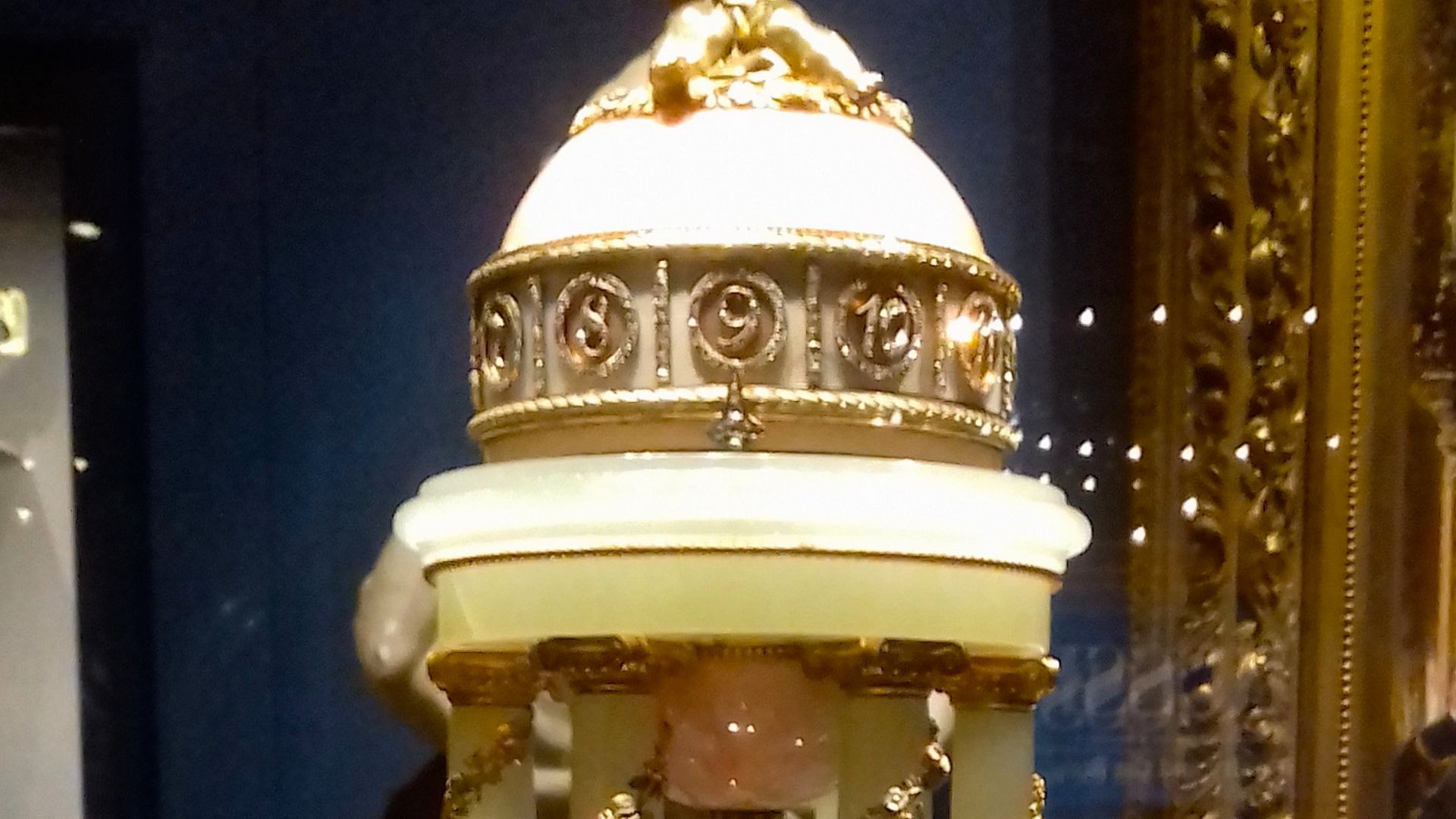 File:1910 Colonnade Egg.jpg