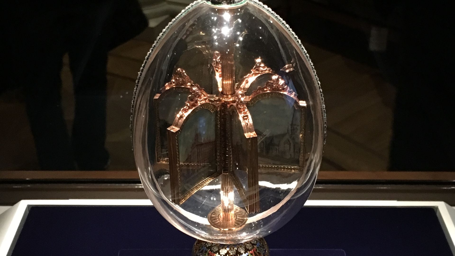 File:15 - Richmond - VMFA - Imperial Rock Crystal Easter Egg with Revolving Miniatures (1896) (39923872531).jpg