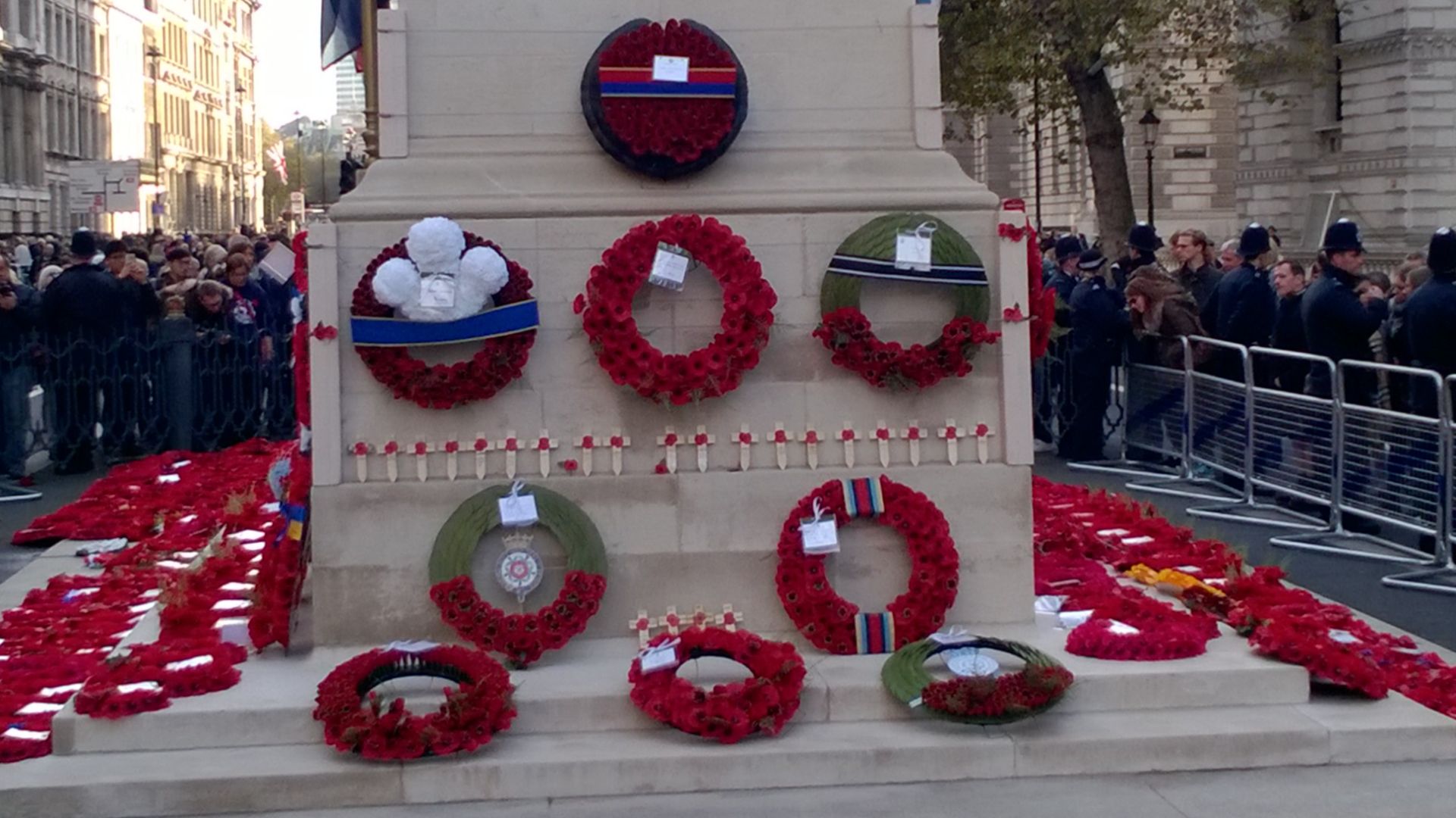 File:Wreaths at the Cenotaph 2016.jpg