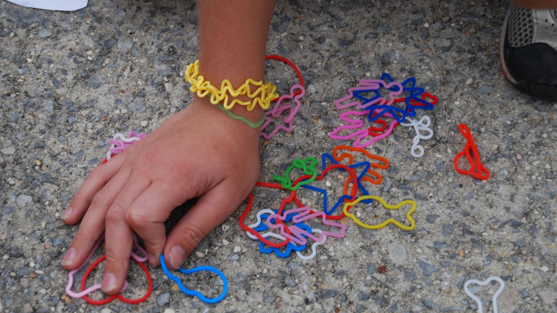 File:Silly Bandz 2009.jpg