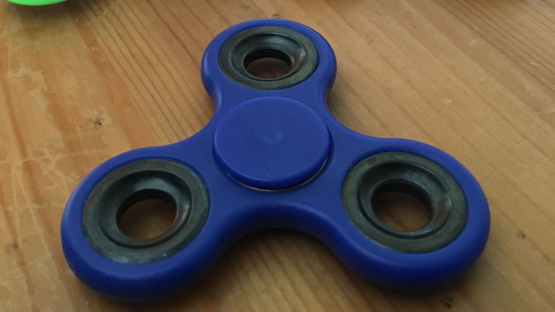 File:Fidget Spinners.jpg
