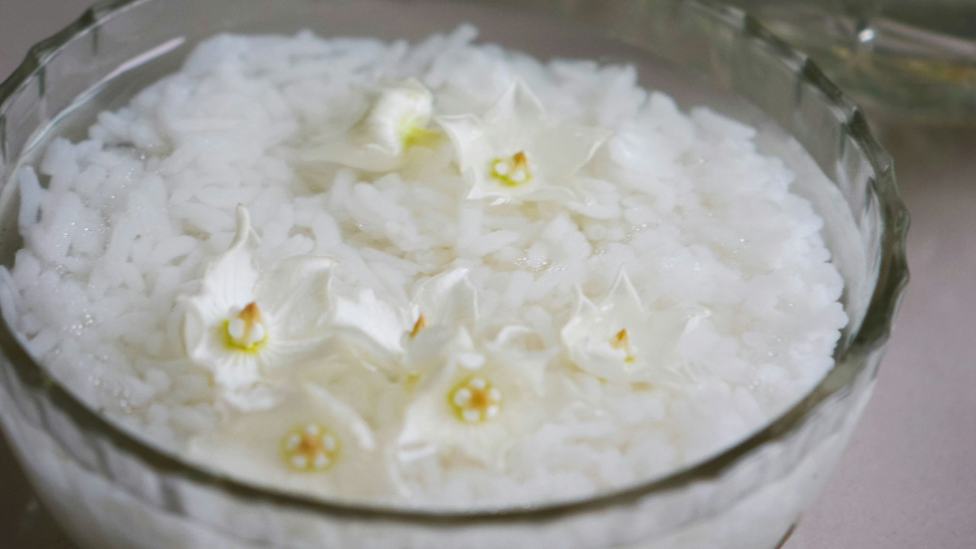 white rice in clear glass bowl
