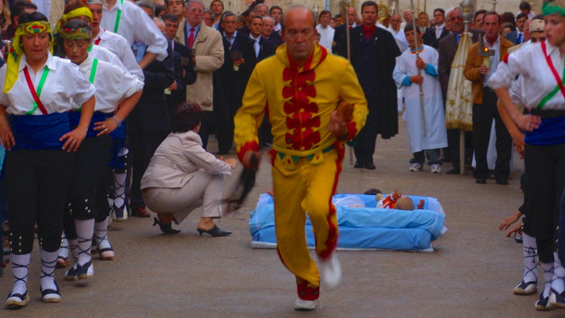 File:Colacho salto danzantes 03250.jpg