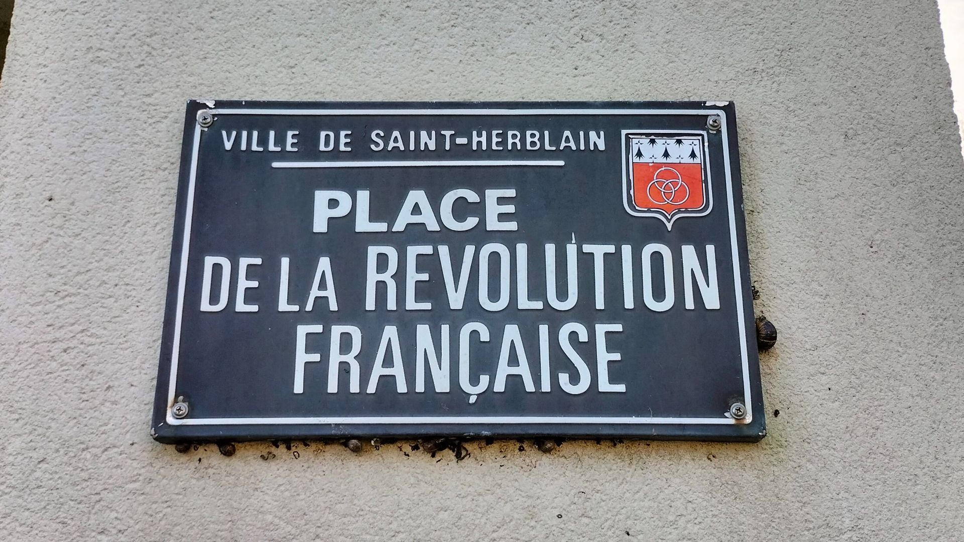 File:Plaque Place de la Révolution Française, Saint-Herblain.jpg