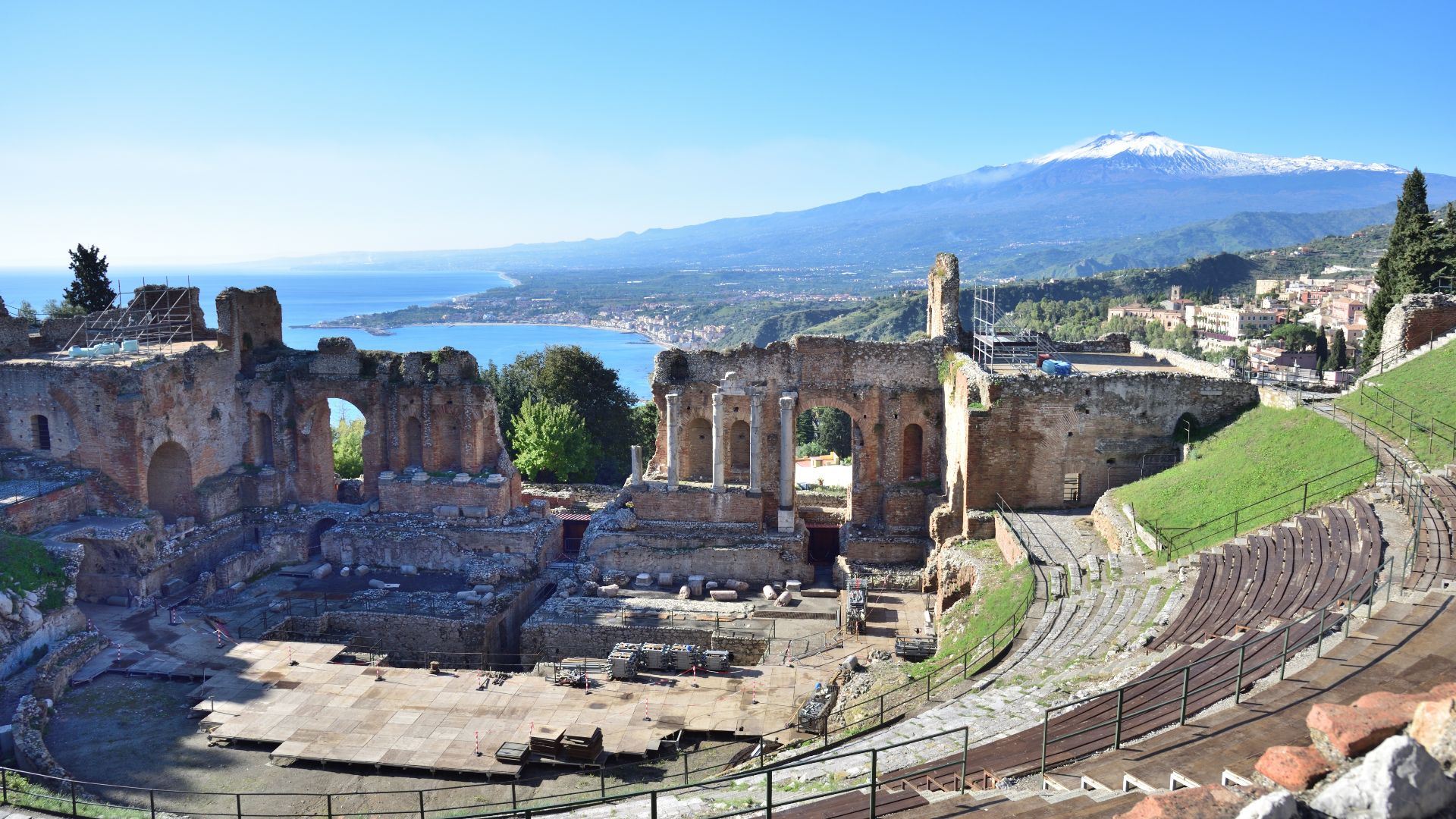 File:Sicily Taormina Teatro Greco Etna.jpg