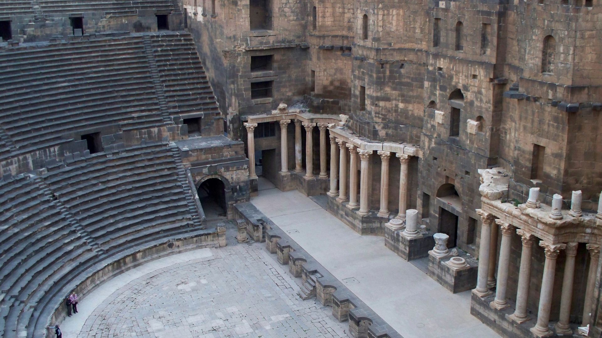 File:Roman theatre in Bosra - Syria - 2009.jpg