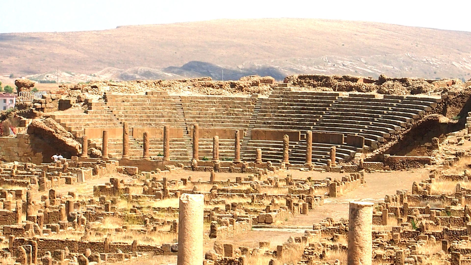 File:Ancient Roman theater in Timgad 121.JPG
