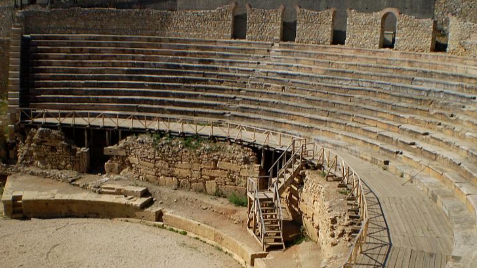 File:Amphitheater, Ohrid.jpg