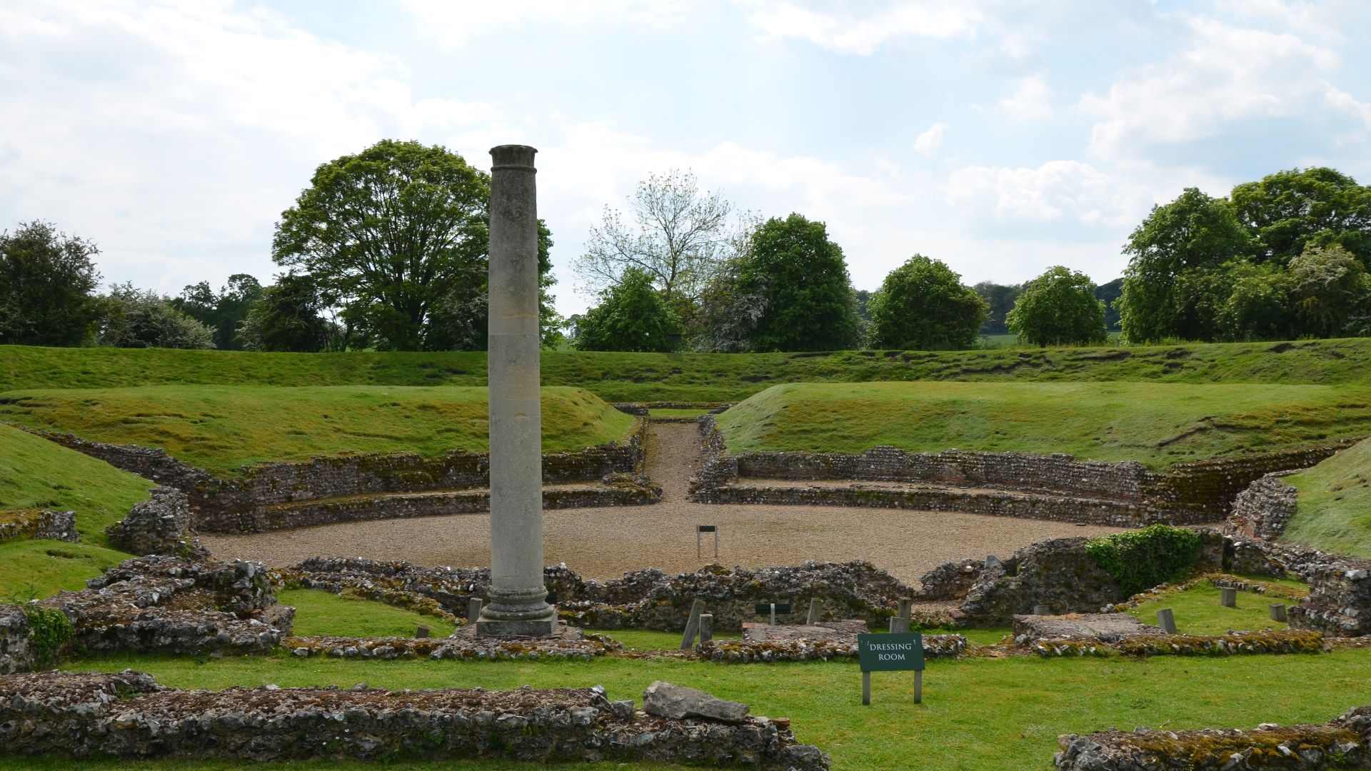 File:The Roman Theatre at Verulamium, St Albans (14234135913).jpg