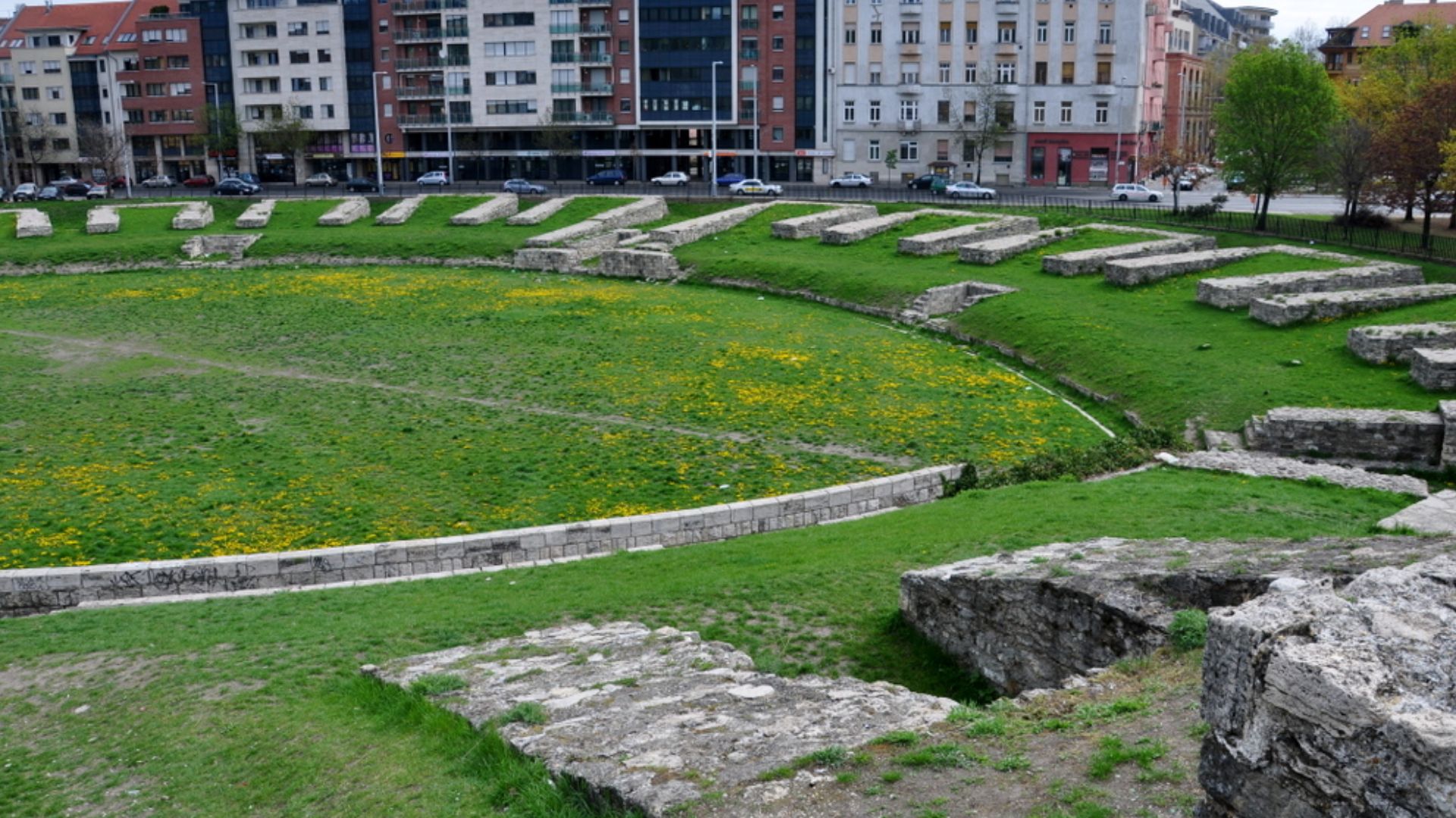 File:Roman amphitheatre (for the military), Budapest 04.JPG