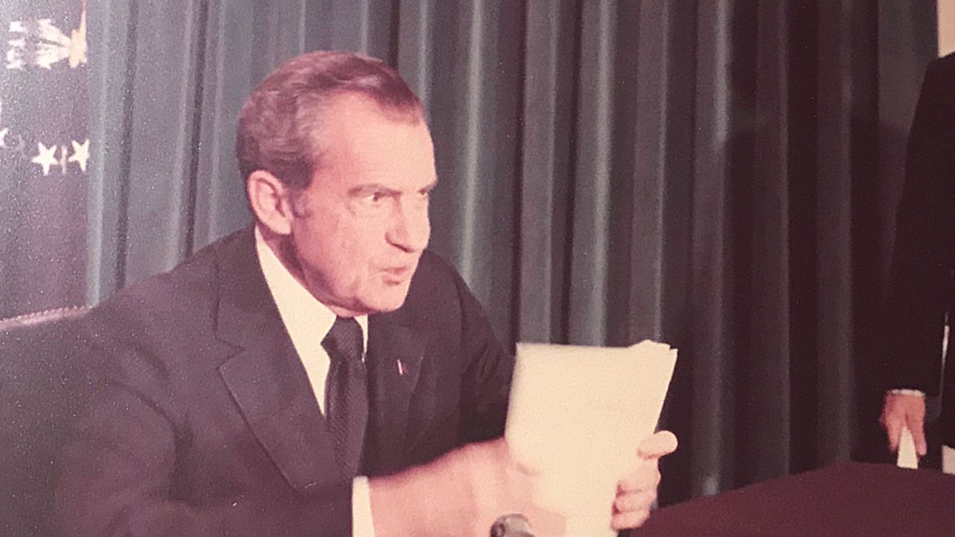 File:Nixon Resignation Speech 1974 with Alvin Snyder.jpg