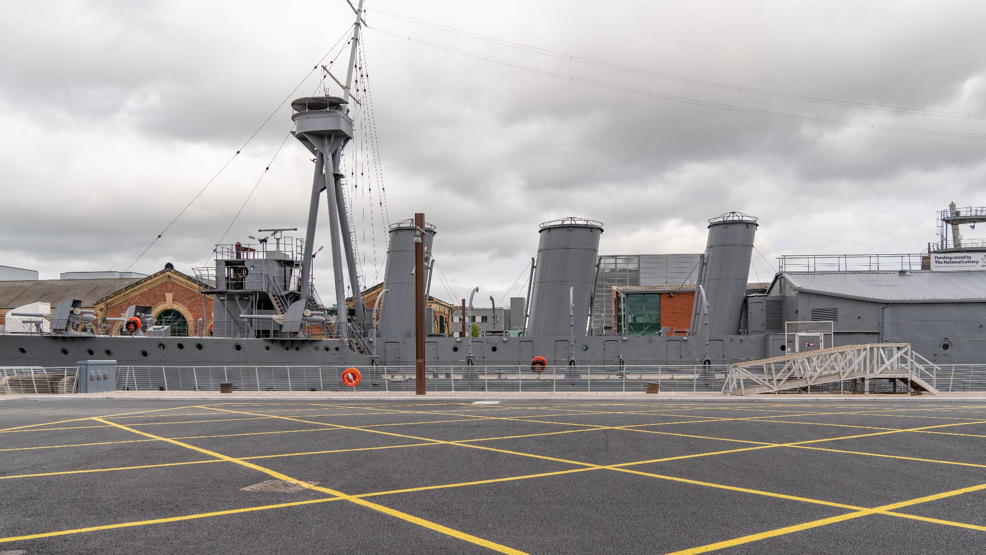 File:THE HMS CAROLINE (NOW A MUSEUM SHIP BASED IN ALEXANDRA DOCK IN BELFAST)A-145462.jpg