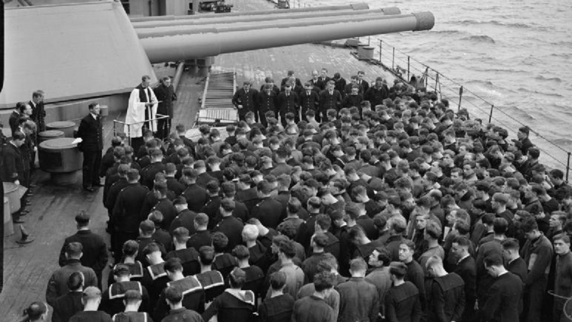 File:The Royal Navy during the Second World War A2113.jpg