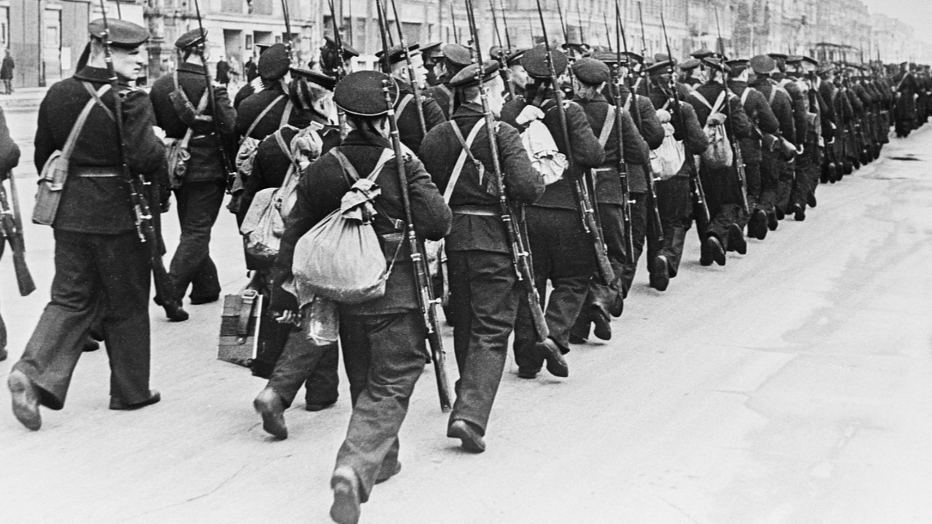 File:RIAN archive 323 Sailors going to the front.jpg