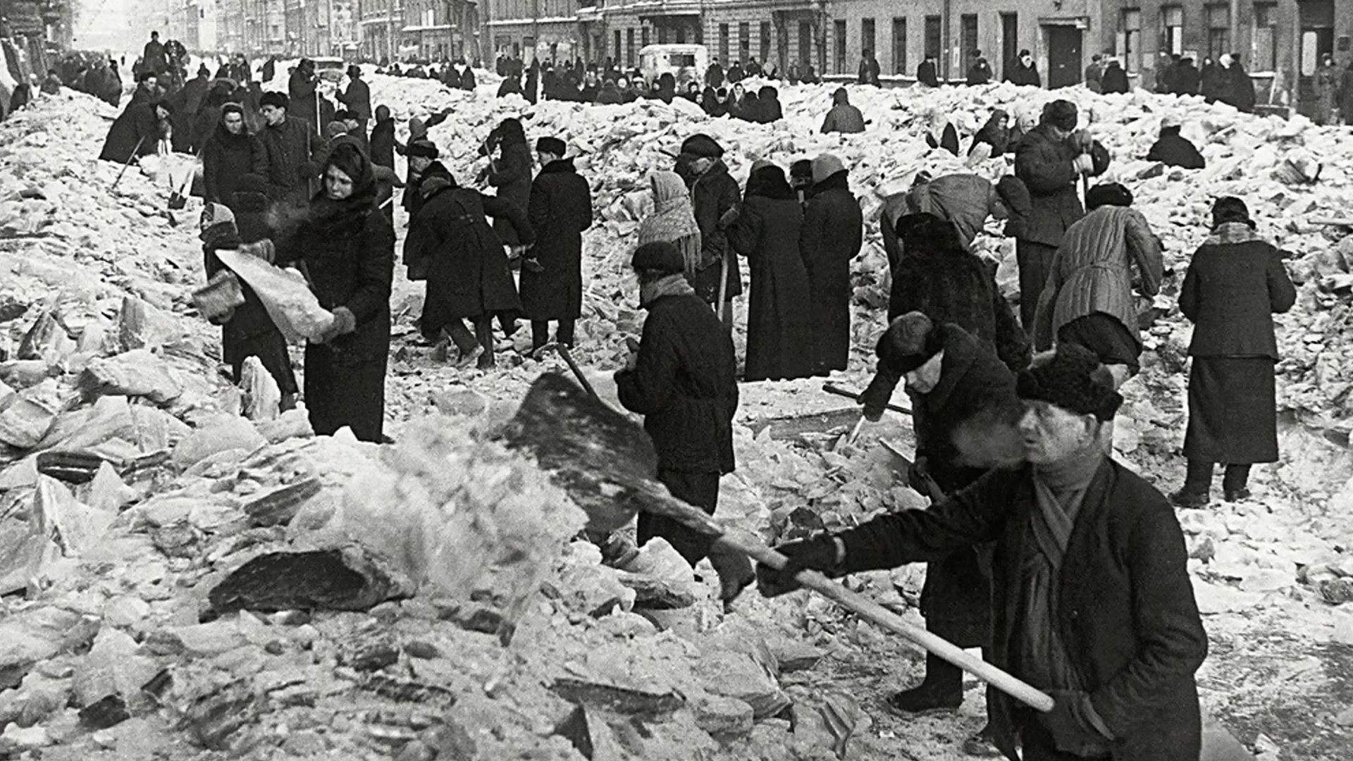 File:RIAN archive 36 Cleaning the streets.jpg