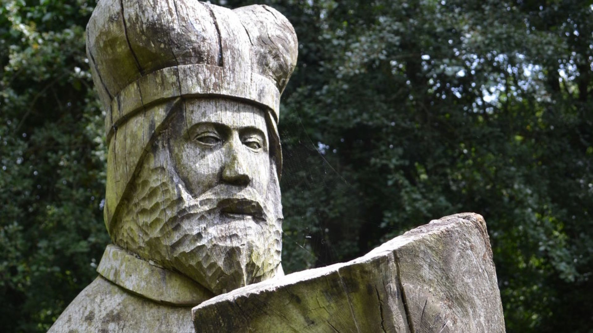 File:Geoffrey of Monmouth at Tintern Station (geograph 6023609).jpg
