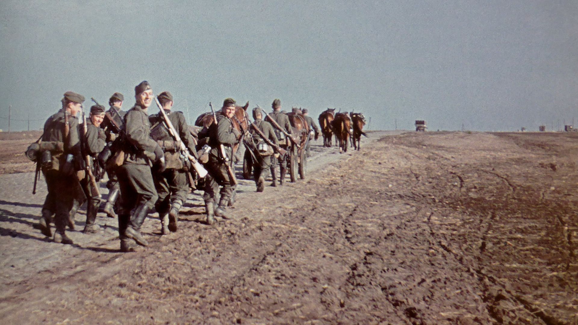 File:WW2 Wehrmacht German soldiers following horse drawn carts during operation Barbarossa June-July 1941.jpg