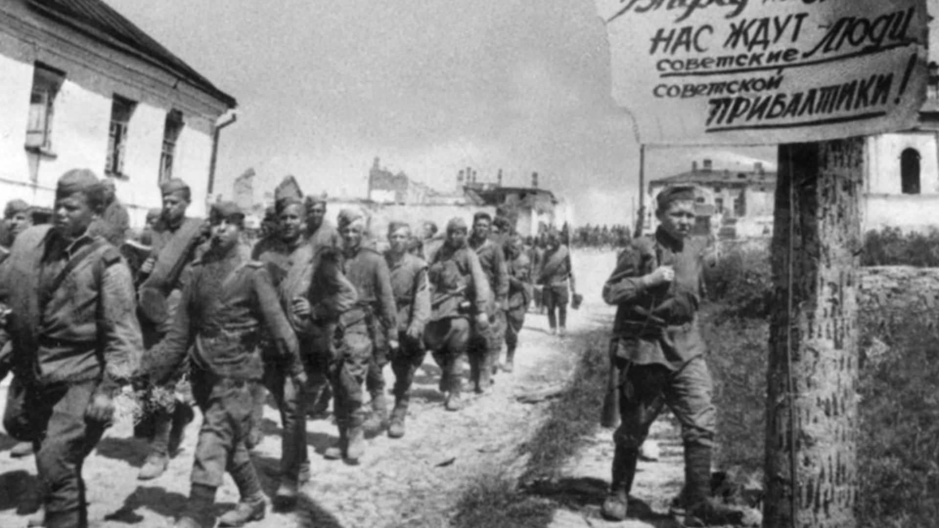 File:Soviet soldiers in Polozk (Belarus), passing by propaganda poster celebrating the reconquest of the city and urging the liberation of the Baltic from Nazi German occupation. July 4, 1944.jpg