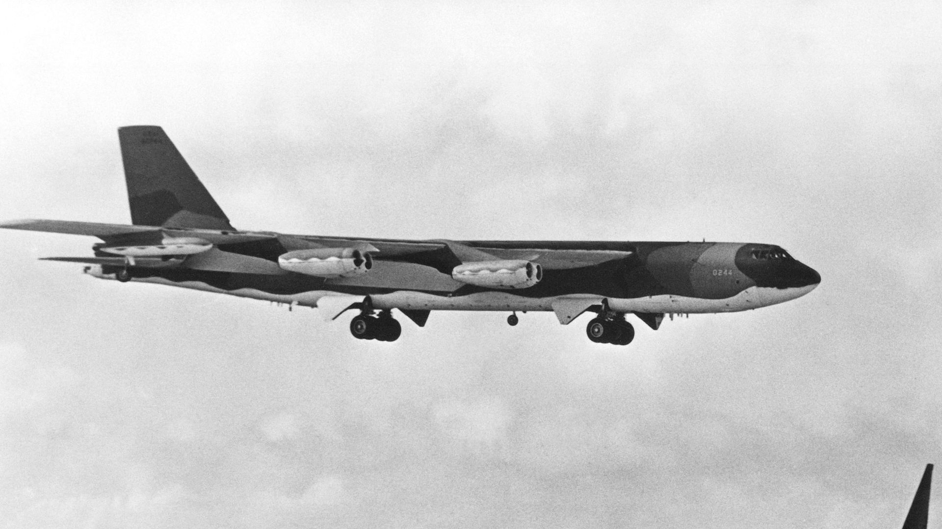 File:B-52G landing at Andersen AFB Dec 1972.JPEG