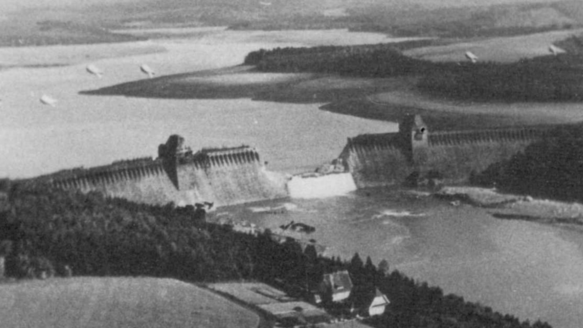 File:Mohne Dam Breached.jpg