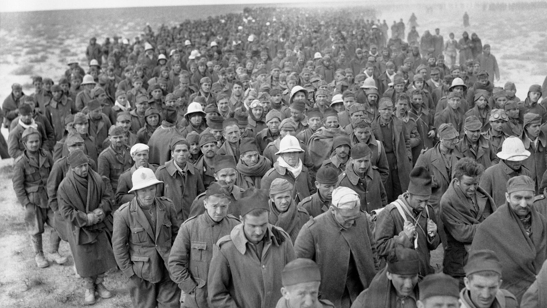 File:Italian soldiers taken prisoner during Operation Compass.jpg