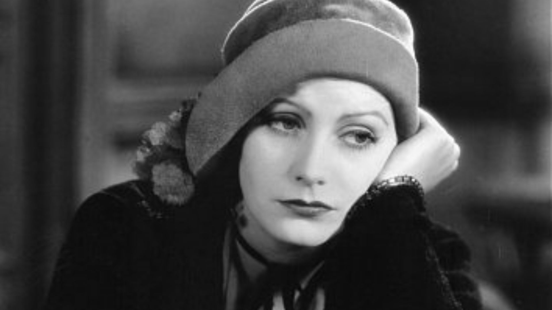 File:Greta Garbo in a publicity image for