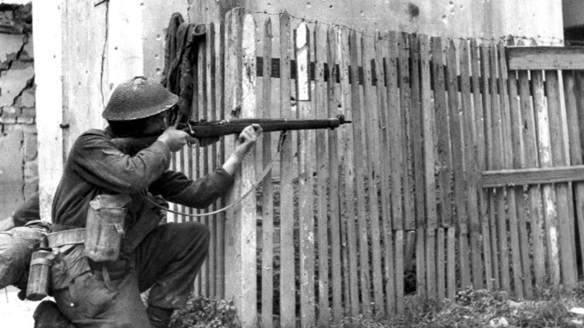 File:Loyal Edmonton Regiment soldier firing at German position Ortona December 1943.jpg