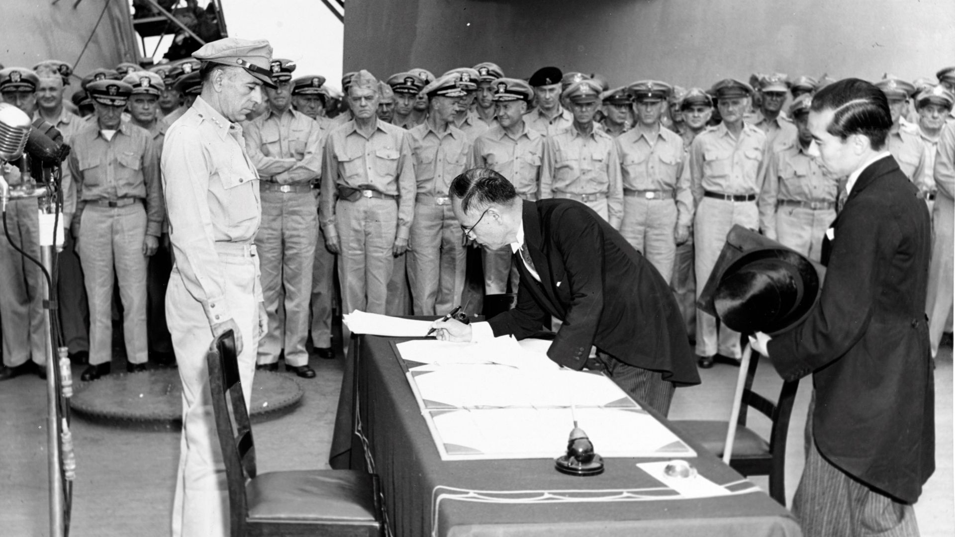File:Mamoru Shigemitsu signs the Instrument of Surrender, officially ending the Second World War - Alt.jpg