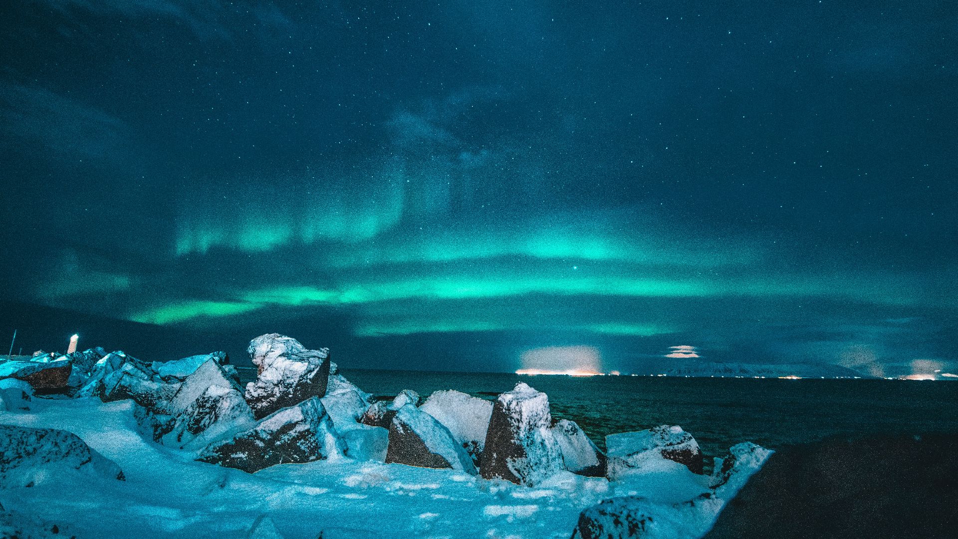 landscape photo of Aurora lights