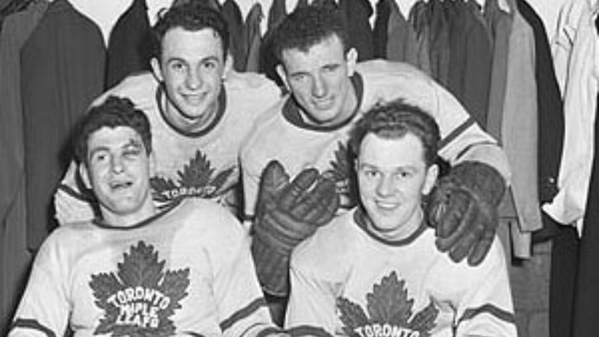 File:Toronto Maple Leafs Players 1946.jpg