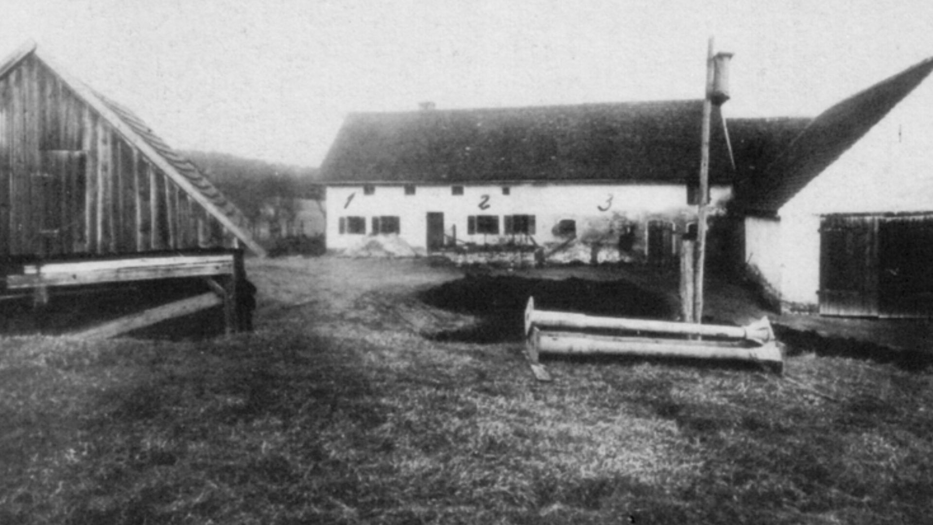 File:Hinterkaifeck-Hof.jpg