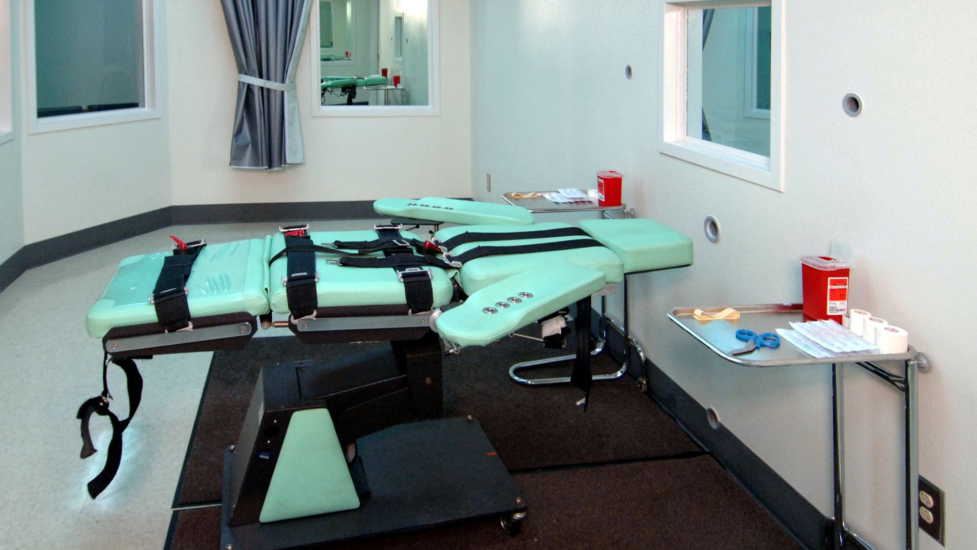 File:SQ Lethal Injection Room.jpg
