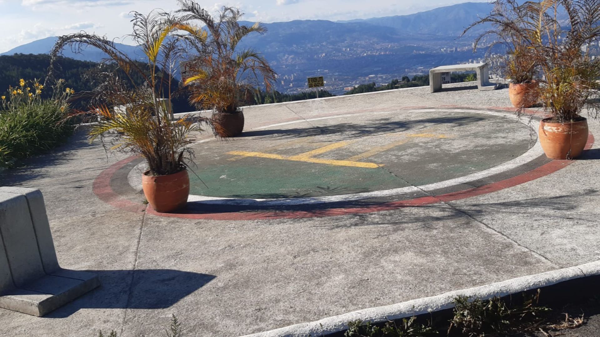 File:Helipad at La Catedral, the former Pablo Escobar prison overlooking the City of Medellin.jpg