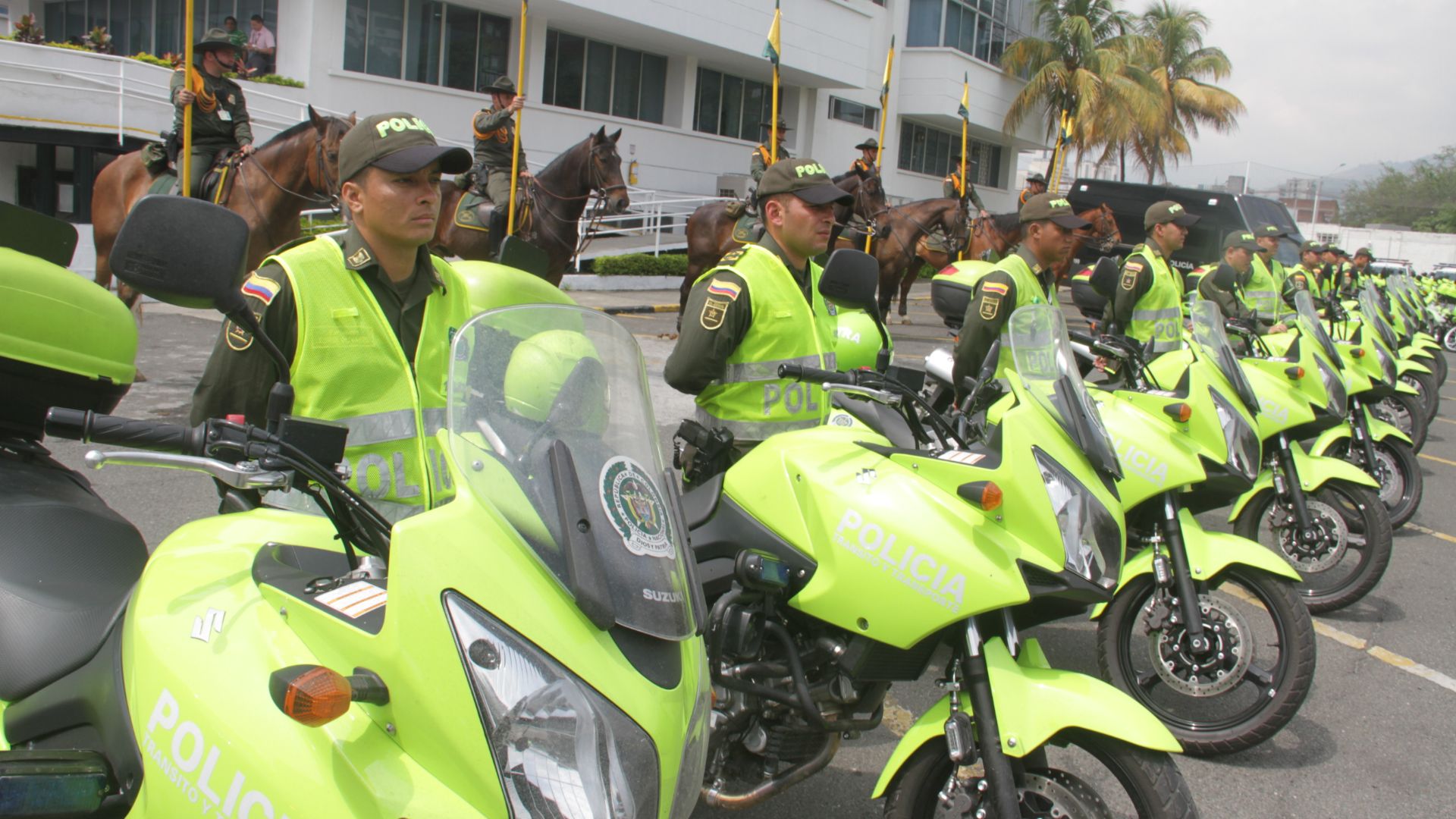 File:Colombian Police (9734318376).jpg