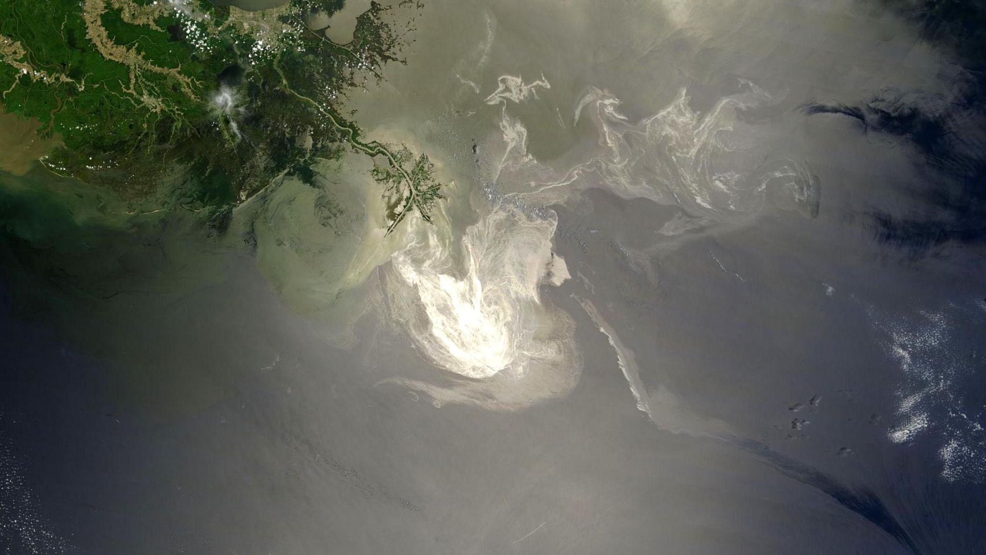 File:Deepwater Horizon oil spill - May 24, 2010.jpg