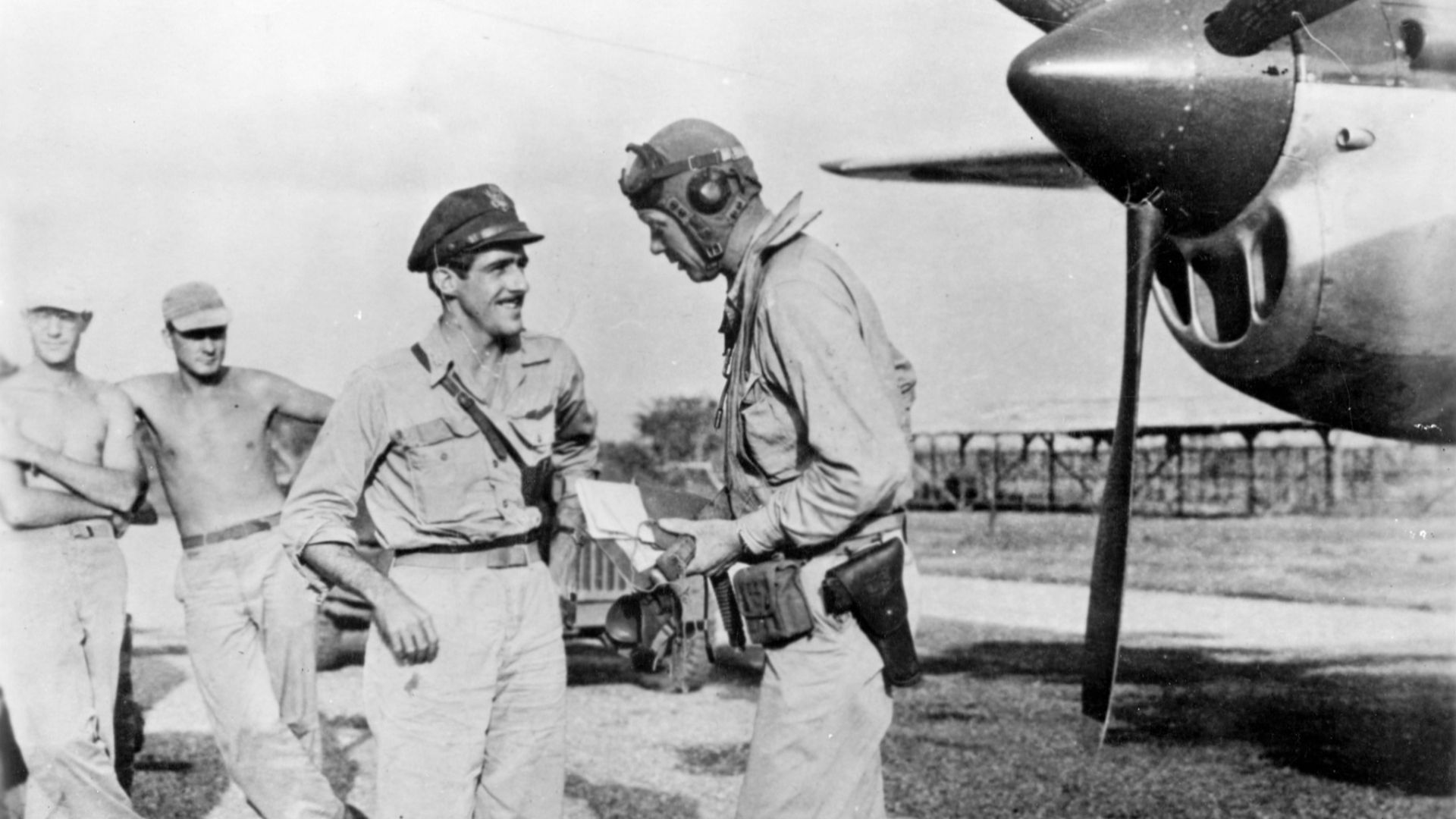 File:Charles Lindbergh & Maj. Thomas McGuire.jpg