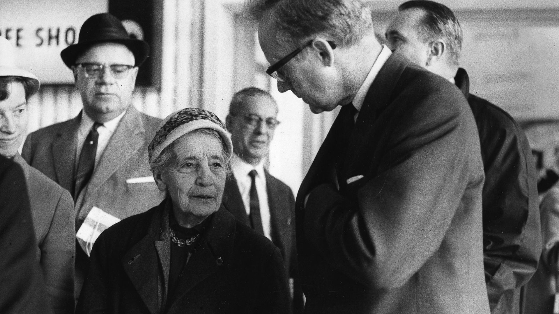 File:Lise Meitner arrives in Vienna to attend the opening of the