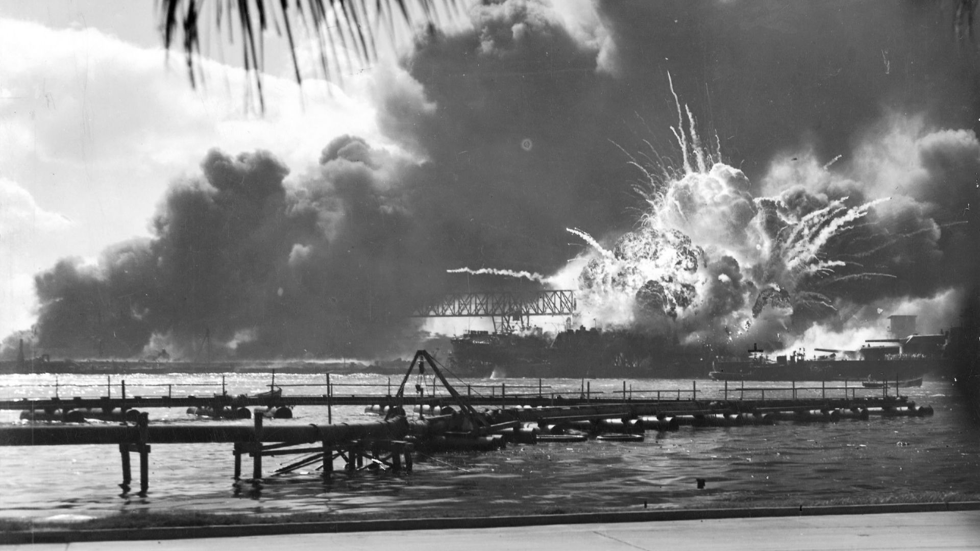 File:USS SHAW exploding Pearl Harbor Nara 80-G-16871 2.jpg