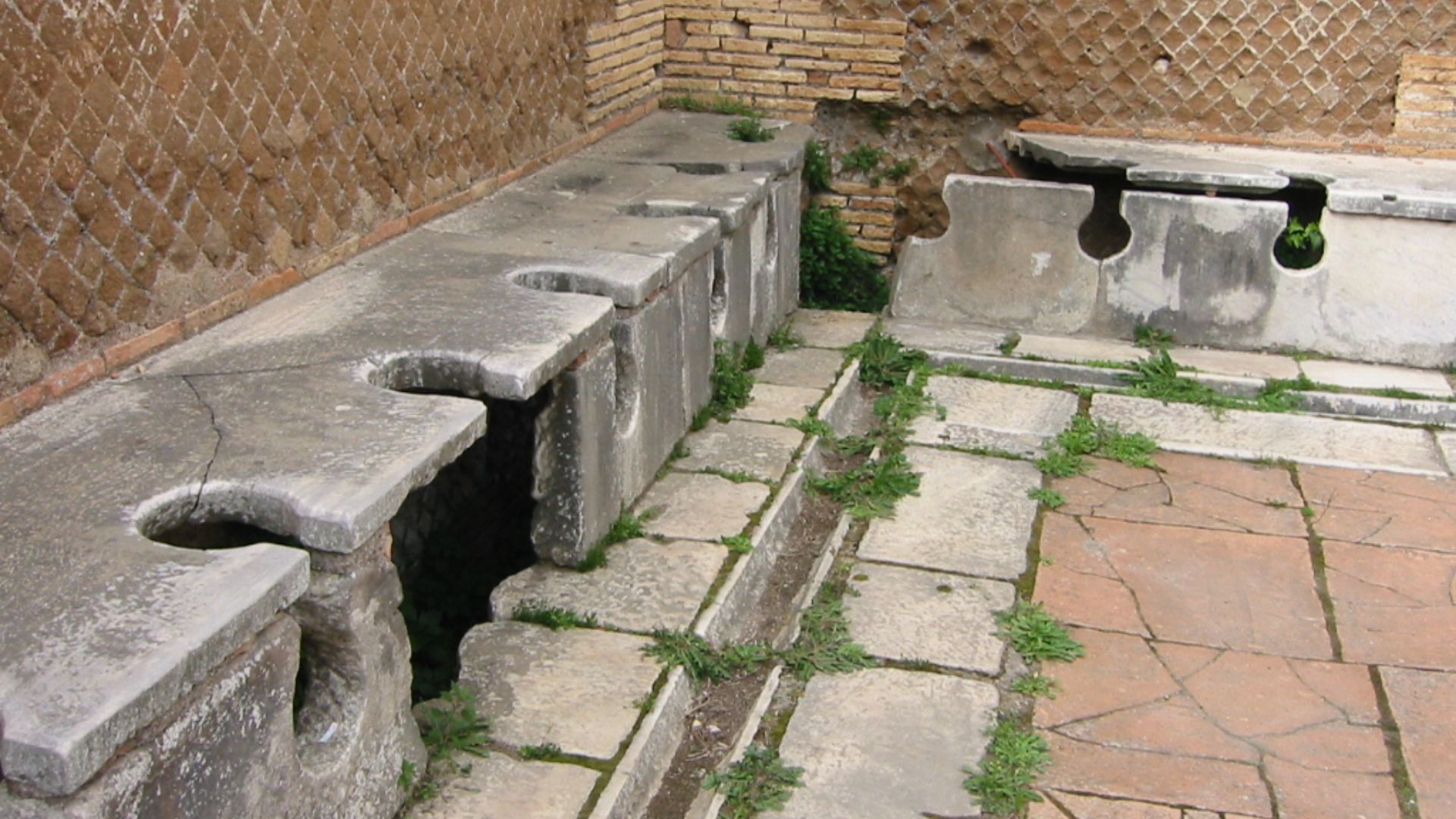 File:Ostia-Toilets.JPG