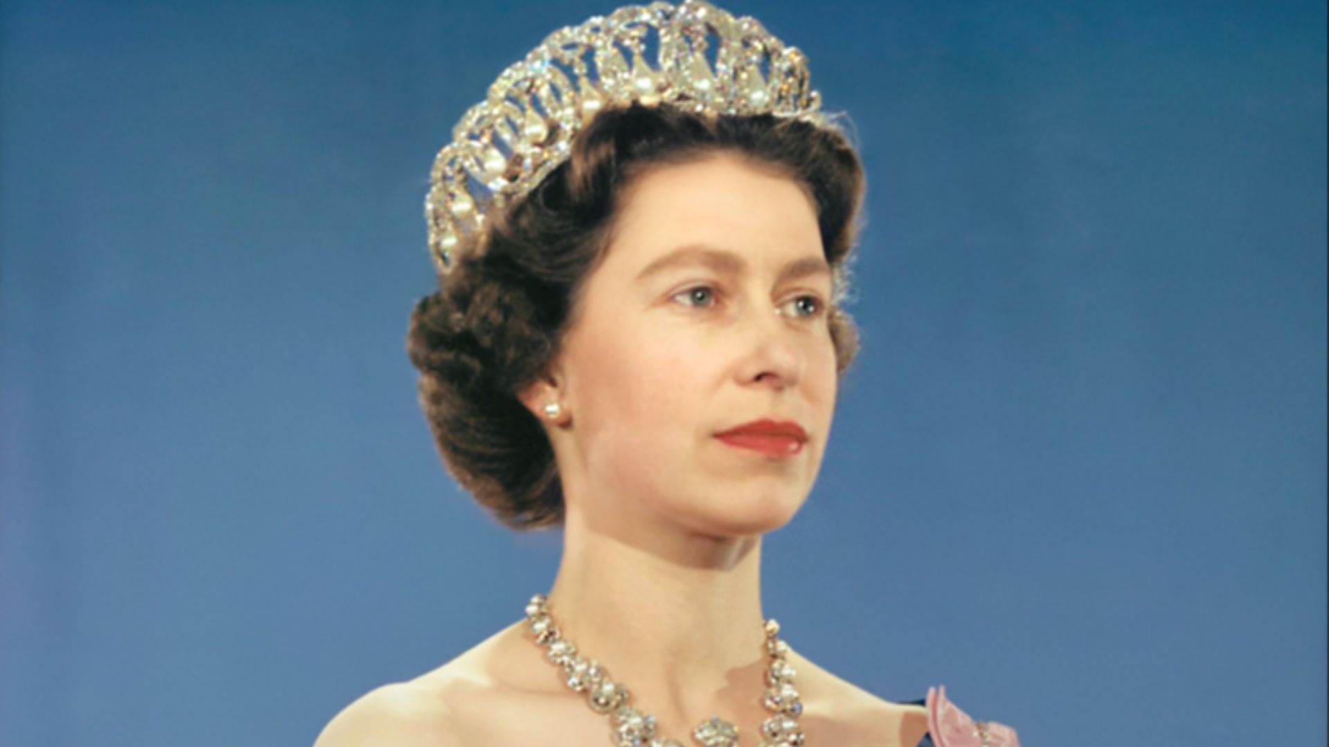 File:Queen Elizabeth II official portrait for 1959 tour (retouched) (cropped) (3-to-4 aspect ratio).jpg